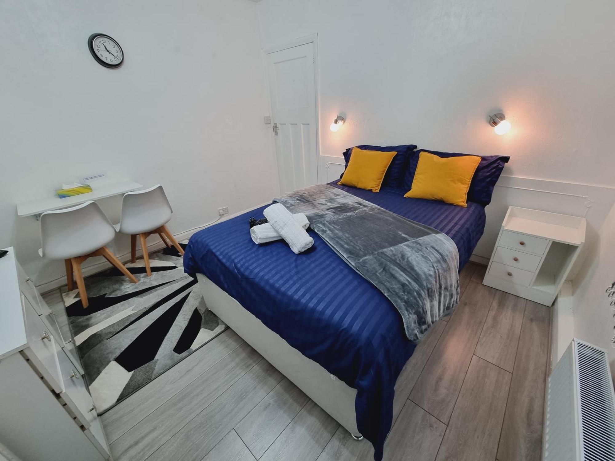 Luxury Double Bed With Private Bathroom, Netflix, Work Space And Wifi Leeds  Exterior foto